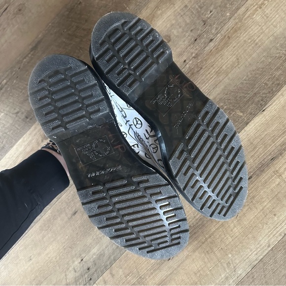 Dr. Martens 1461 Script White Oxford Leather Shoes - Picture 10 of 10